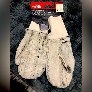 The Northface Women’s Furlander Fur Mitt NWT Size Medium/White/Black
